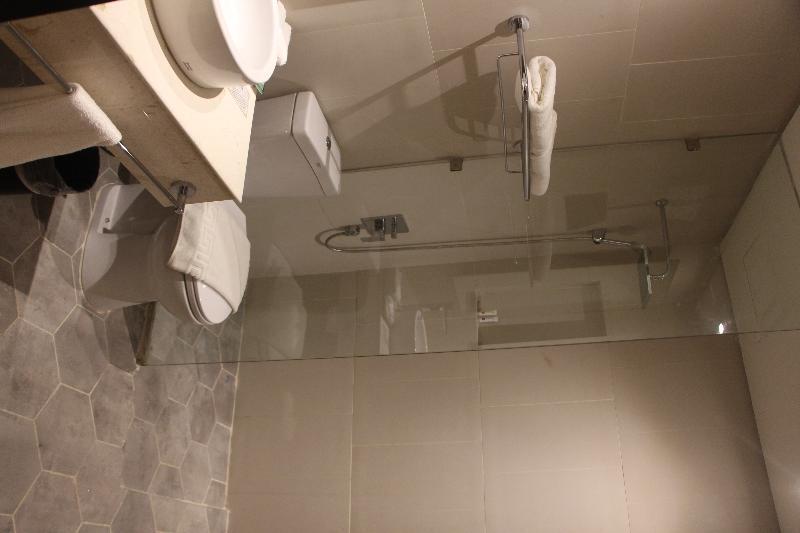 Acacia Hotel Bacolod - Quarantine Hotel Esterno foto
